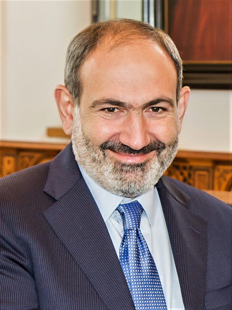 Sub presiune, premierul Armeniei anunţă alegeri anticipate