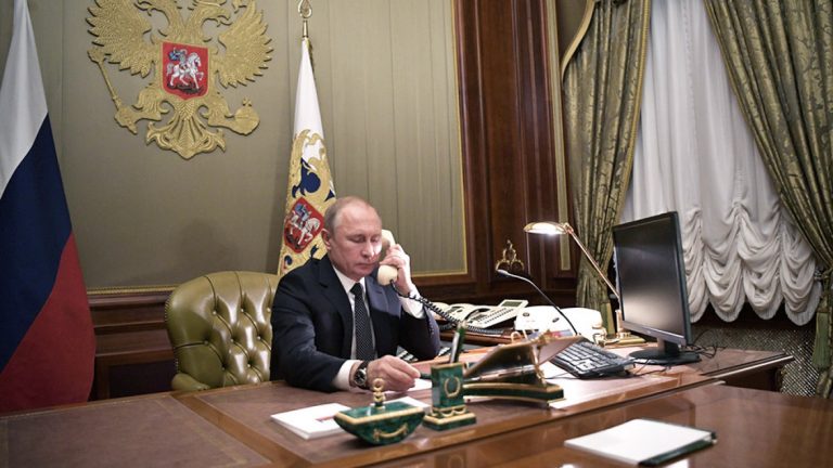 Vladimir Putin a discutat telefonic cu şeful CIA, William Burns