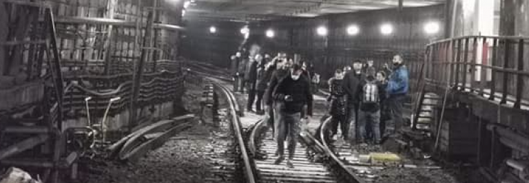 Metroul nu a pornit, vineri dimineață. Sindicaliștii s-au așezat pe liniile de tren și au blocat alimentarea lor cu electricitate