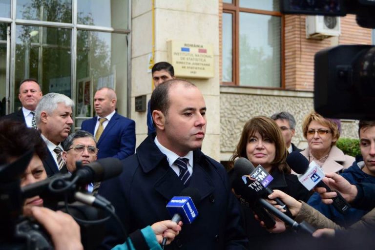Liberalul Alexandru Muraru sesizează CNCD, după ce deputatul USR Emanuel Ungureanu a folosit cuvintele „Ruşinos! Schamlos” la adresa preşedintelui Iohannis