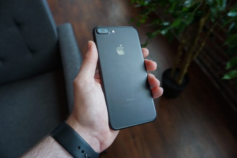 Apple repară o gravă problemă de securitate a dispozitivelor sale mobile