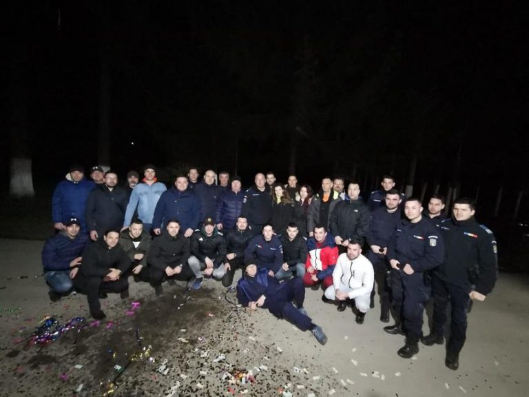 VIDEO | Verificări, după ce au apărut imagini cu jandarmi care nu respectă restricţiile anti-Covid