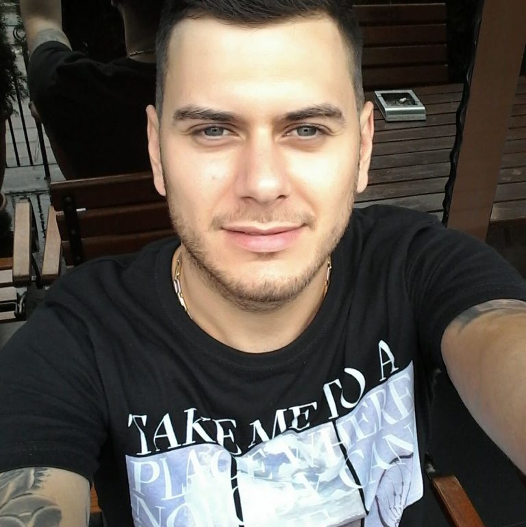 Un aşa-numit „loverboy”, fiul unei grefiere de la Tribunalul Iaşi, reţinut pentru proxenetism