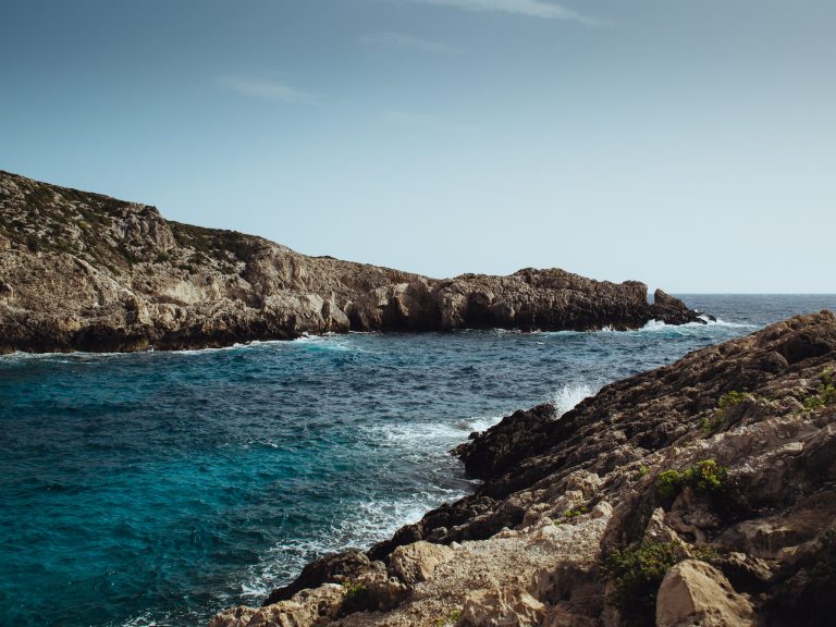 Maree de bitum în Marea Mediterană. Israelul susține că este un „atac de mediu” al Iranului