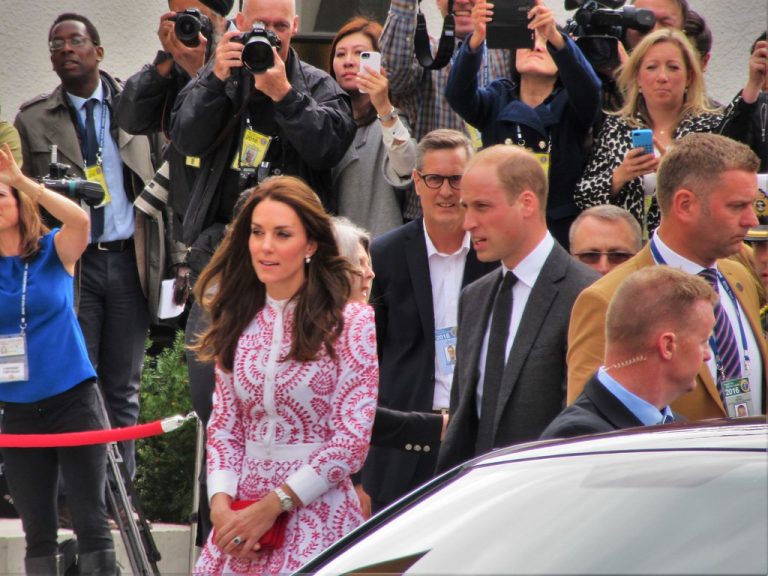 Prinţul William nu se simte „captiv” în monarhie şi consideră remarcile fratelui lui „departe de adevăr”