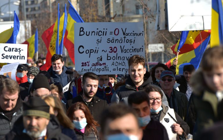 FOTO/VIDEO| Protest în București față de vaccinarea obligatorie