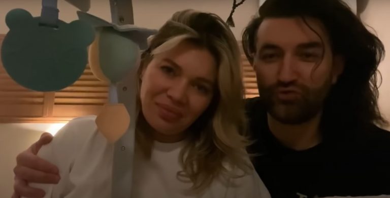 VIDEO | Smiley şi Gina Pistol au devenit părinţi. „Sunt primele ore din cea mai frumoasă poveste din viețile noastre”