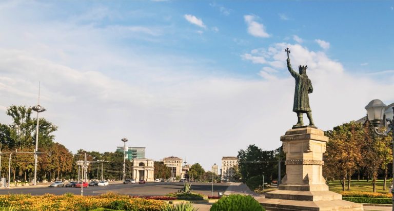 Guvernul interimar de la Chişinău cere parlamentului instituirea stării de urgenţă în Republica Moldova