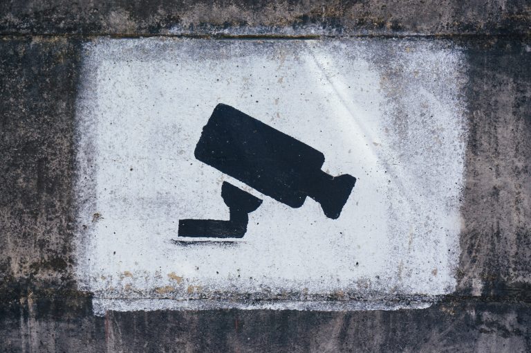 Atac cibernetic de proporții. Spitale și școli, spionate prin camerele de supraveghere