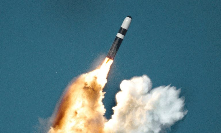 Marea Britanie agită apele. Decizie în premieră a Londrei după Războiul Rece: își va mări cu 40% arsenalul nuclear, la 260 de focoase