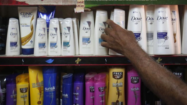 Compania Unilever nu va mai folosi cuvântul ”normal” pentru produsele sale cosmetice
