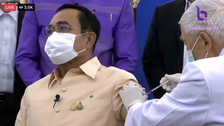 Vaccinarea cu serul AstraZeneca, reluată în Thailanda. Premierul și alți miniștri, primii vaccinați