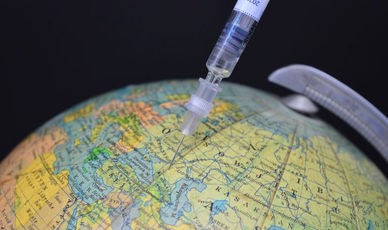 Preşedintele ceh îi cere lui Putin vaccin Sputnik V şi deschide uşa pentru serul chinez