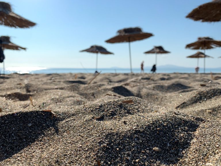 Turismul disperării: Bulgarii oferă nopţi gratuite de cazare pentru turiştii care plătesc pentru un test PCR. Mâncare românească inclusă în meniu