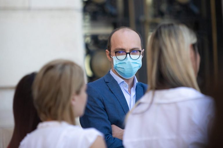 Andi Manciu, șeful Grupului de Comunicare Strategică, își anunță plecarea din Guvern: „Acum e momentul să pun punct”