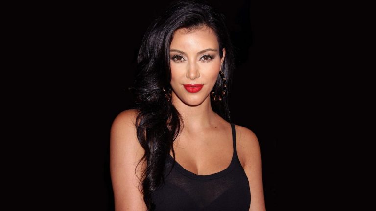 Kim Kardashian debutează în topul Forbes al miliardarilor lumii