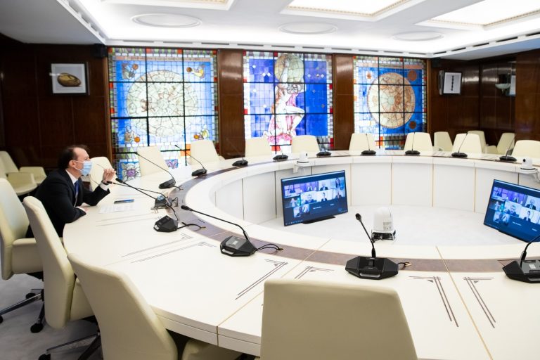 Anunțul premierului: Companiile private vor putea să-și vaccineze angajații la sediu
