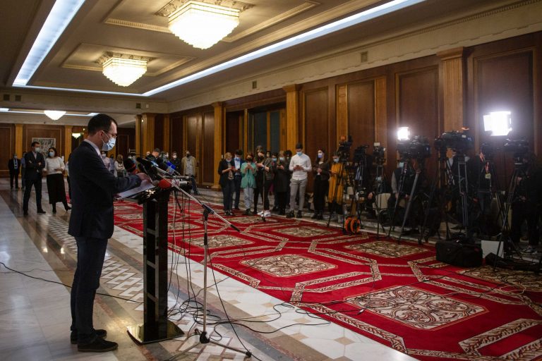 Voiculescu: Să demiţi un profesionist echivalează mai elegant, mai politic cu acel „Fă, nenorocito!”