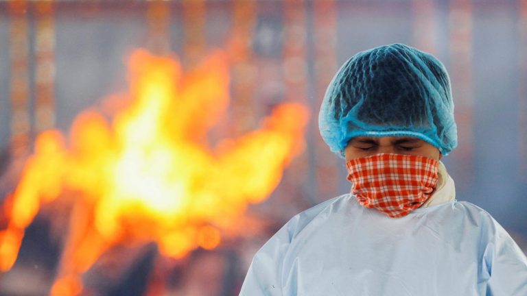 BBC: Epidemia virusului mortal Nipah din India declanșează controale de securitate pe aeroporturile din Asia
