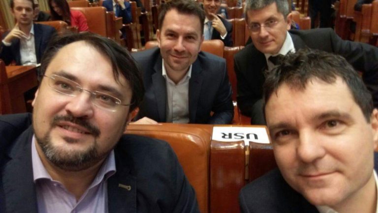 Cristian Ghinea, despre Nicuşor Dan: Suferă de sindromul de “Mesia din debara”. Nu a fost votat şef la Şoimii Patriei