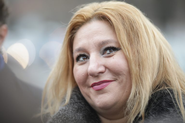 Marine Le Pen și-a găsit adevăratul adversar. Șoșoacă anunță că și-a făcut partid: „Poate că sunt mai mult decât Le Pen”