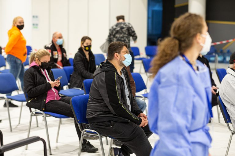Noi măsuri de relaxare de la 1 iunie: Se deschid cluburile, barurile și discotecile pentru cei vaccinați. Care sunt noile condiții pentru desfășurarea concertelor și festivalurilor