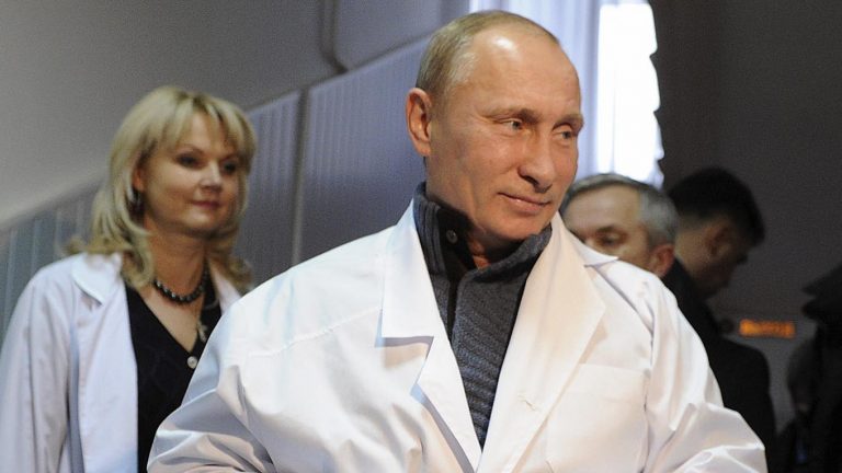 Vladimir Putin cere accelerarea campaniei de vaccinare