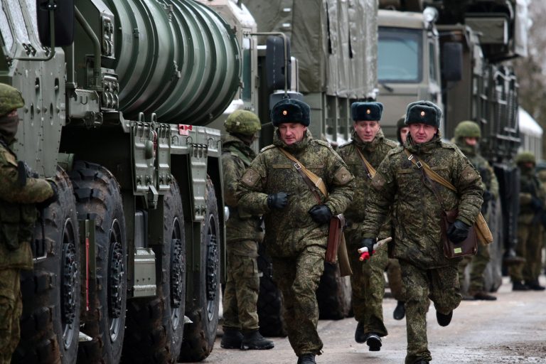 Rusia a finalizat regruparea trupelor pentru a lansa ofensiva în estul Ucrainei