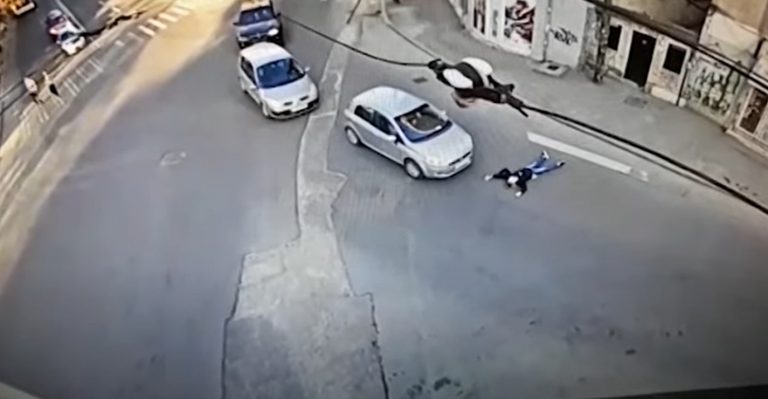 VIDEO | Pedestrian accused of faking  traffic accident in Romanian capital. CCTV footage shows bizarre scene