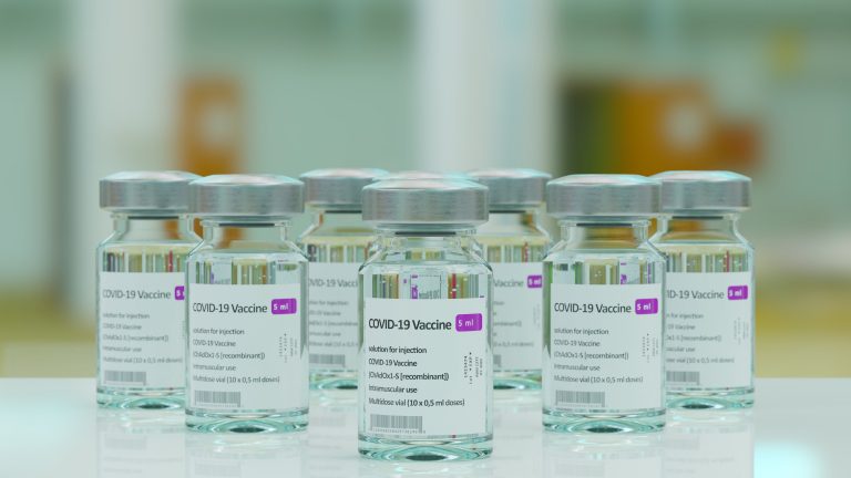 Câte miliarde va cheltui omenirea pentru vaccinuri anti-COVID până în 2025