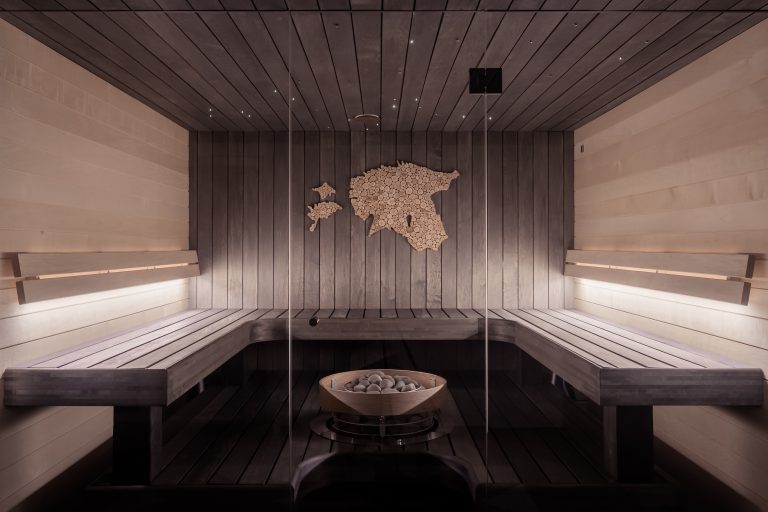 Un primar japonez, nevoit să demisioneze după ce şi-a adus sauna la birou