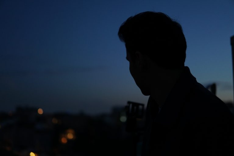 Ce-ți aduce un salariu uriaș? Un detectiv particular pe urmele tale. Povestea unui manager de multinațională din România