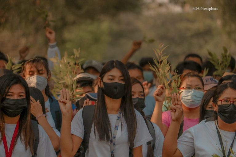 În protestatarii din Myanmar s-a tras cu aruncătoare de grenade. Peste 80 de morţi