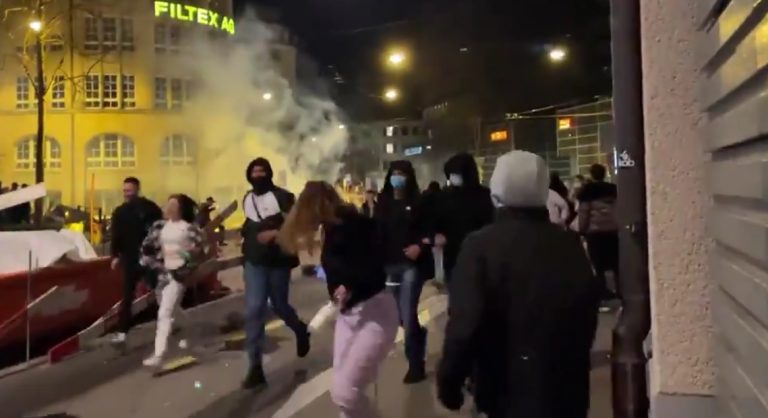 Elveţia | Protestele anti-restricţii, tratate cu gaze lacrimogene şi gloanţe de cauciuc
