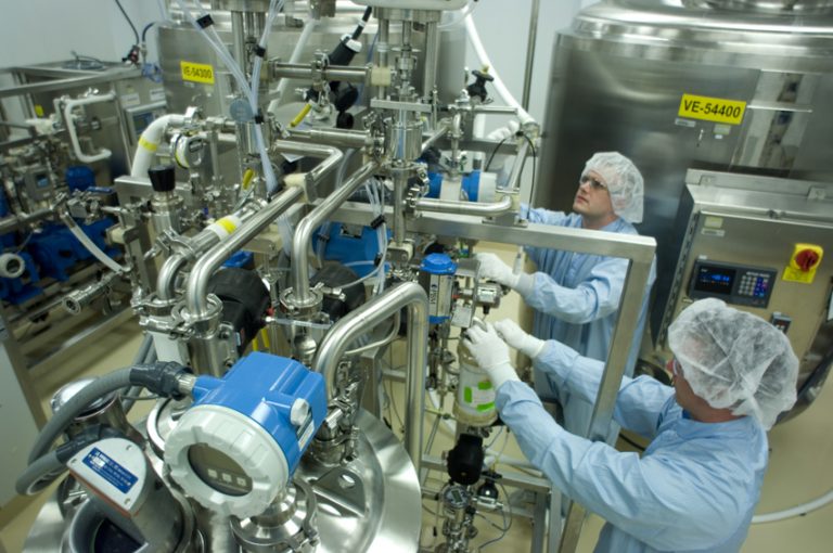 Roche: Combinația de anticorpi dezvoltată de Regeneron reduce riscul de Covid-19 cu 81%