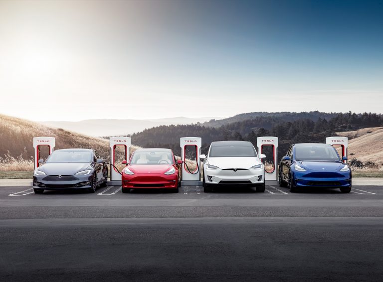 Se întețește războiul comercial dintre China și Occident pentru vehicule electrice. Cum a scăpat Musk?