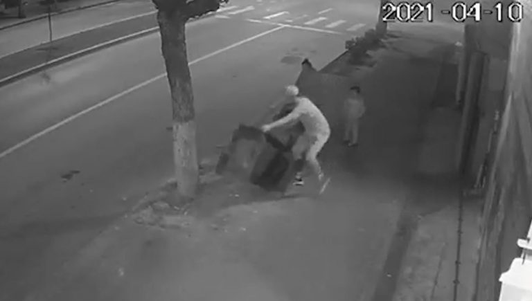 VIDEO | Nu se petrece în India, ci în Craiova. Ce a surprins o cameră de supraveghere