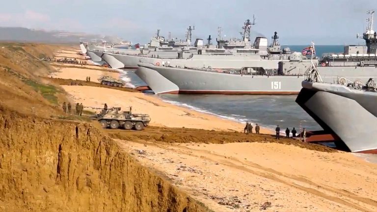 Rusia pretinde că şi-a retras trupele mobilizate la graniţa cu Ucraina; Kievul susţine că au rămas destule efective