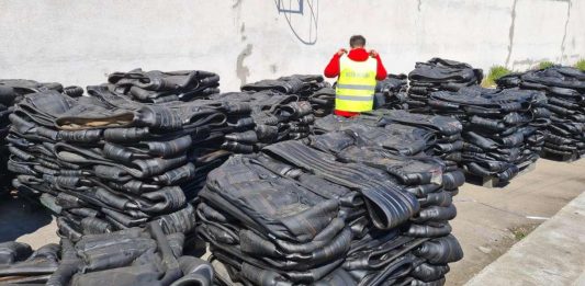 Rubber waste from Britain arrives in Constanta, politia de frontiera