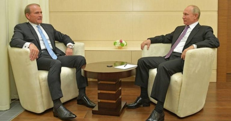 Putin ameninţă să „reacţioneze” în urma plasării în arest la domiciliu a deputatului ucrainean Viktor Medvedciuk, un apropiat al său, inculpat de „înaltă trădare”