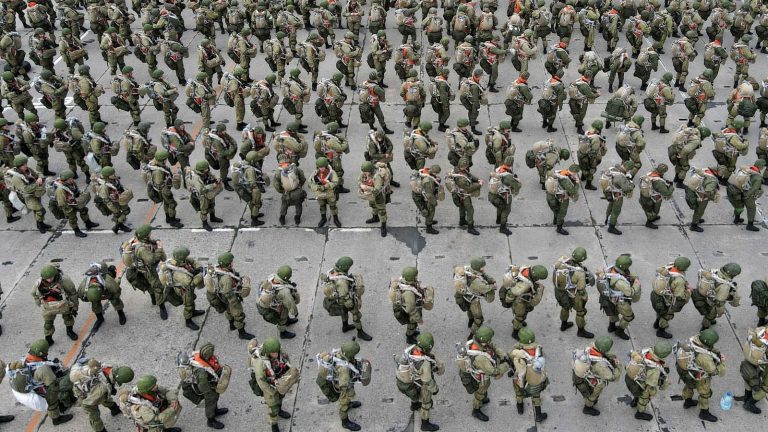 General ucrainean: Rusia menţine în continuare 80.000 de militari în apropierea frontierei cu Ucraina