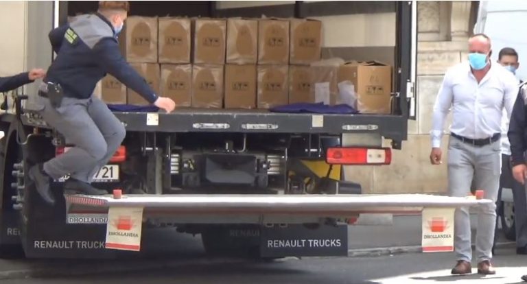 VIDEO | Captură-record de arme: 2.850 de pistoale, depistate într-un camion care mergea spre Ucraina