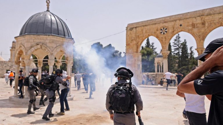 Violențele reizbucnesc între palestinieni și poliția israeliană pe Esplanada Moscheilor din Ierusalim