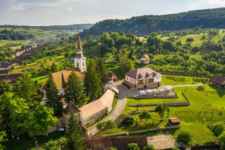 UPDATE. VIDEO | Back in the village. Saxon Haferland Festival returns to Transylvanian hamlets after pandemic sent it online