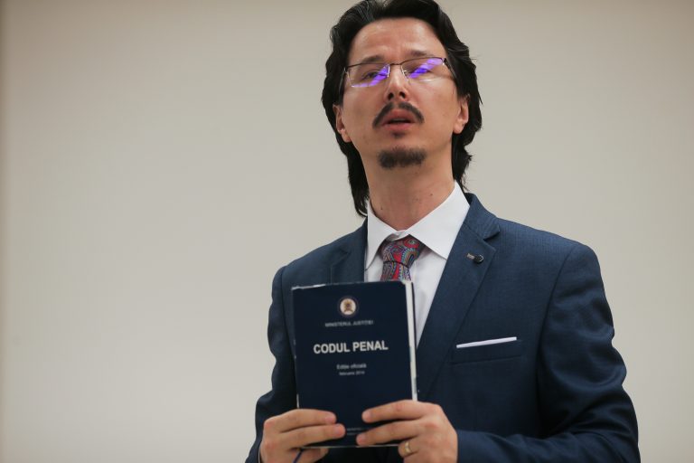 Toţi candidaţii pentru postul de judecător CCR, în locul lui Valer Dorneanu, au primit avize pozitive în comisia juridică