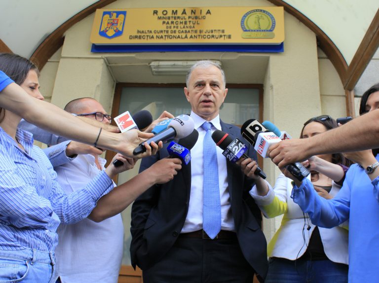 Instanţa îi restituie lui Geoană ceasurile de lux pe care le primise cadou de la Vanghelie