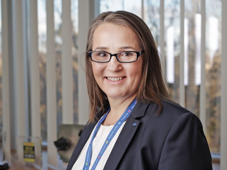 Josephine Payne, președinte Ford România: Trenul cu care exportăm maşini are o viteză medie mai mică decât cea cu care eu merg pe bicicletă