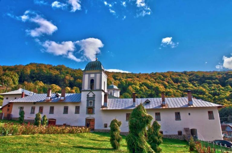 Părintele Ieromonah Daniil, de la Mănăstirea Frăsinei, a adormit întru Domnul, în timp ce săvârşea sfânta slujbă de Înviere