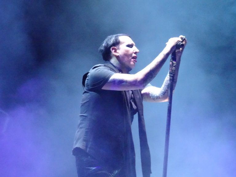 Mandat de arestare pe numele cântărețului Marilyn Manson