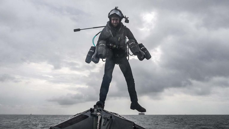 FOTO/VIDEO | Iron-Man devine realitate: un costum cu propulsie a fost testat de Marina Regală britanică